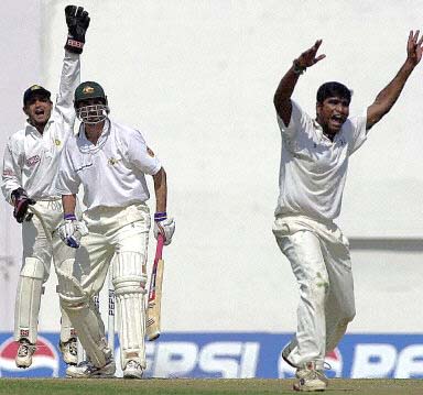 Mongia and Balaji Rao appeal in vain for leg before against Gillespie