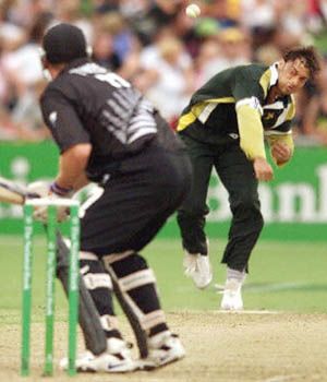 Shoaib fires a missile to Twose shortly before limping off
