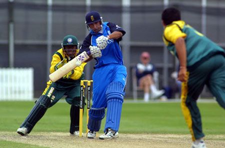Ali shapes to play a short delivery. ICC Under-19 World Cup Super League Group 2: England Under-19s v South Africa Under-19s at Lincoln, 1 Feb 2002
