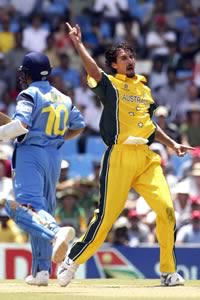 Gillespie appeals against Van Noortwijk, Australia v Netherlands, World Cup, 2002/03