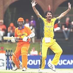 Gillespie appeals against Van Noortwijk, Australia v Netherlands, World Cup, 2002/03