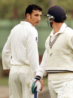 Fazl-e-Akbar exchanges words with Nathan Astle