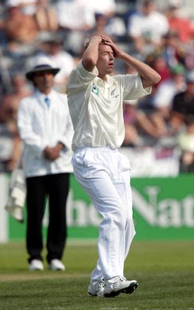 Drum with hands on head after Trescothick is dropped by Parore off his bowling. 1st Test: New Zealand v England at Christchurch, 13-17 Mar 2002
