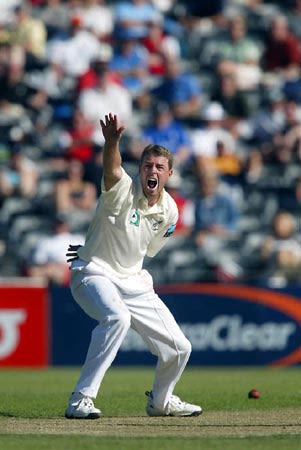 Drum unsuccessfully appeals for lbw against Foster. 1st Test: New Zealand v England at Christchurch, 13-17 Mar 2002
