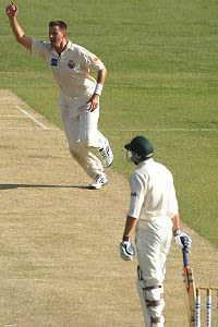 Kasprowicz claims the wicket of Kremerskothen, Queensland v Tasmania, Pura Cup Final, 2001/02