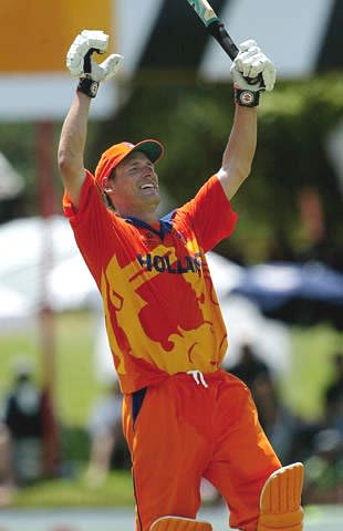 Klaas-Jan van Noortwijk becomes the second Dutch batsman to score a one-day hundred