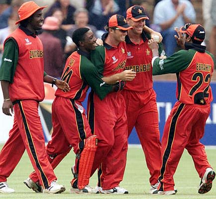Hondo, Taibu, Whittall, Streak and Ebrahim celebrate after Whittall caught Inzamam-ul-Haq for 3 runs