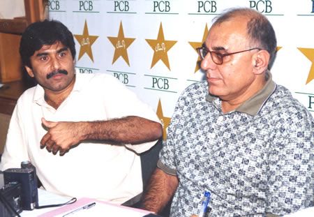 Javed Miandad and Haroon Rashid at press conference