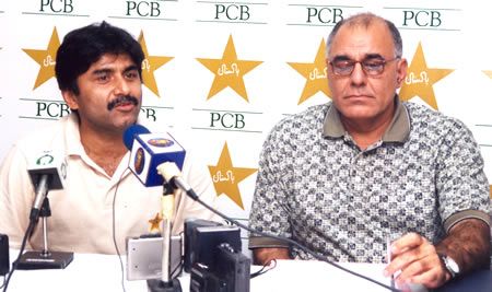Javed Miandad and Haroon Rashid at press conference