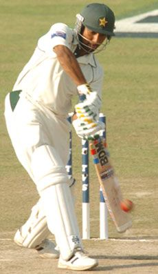 While most Pakistan batsmen could not battle the accuracy and aggression of Anil Kumble, one man, Asim Kamal, who is having a very good tour of India, stood amidst the ruins once again and compiled a stroke-filled fifty.