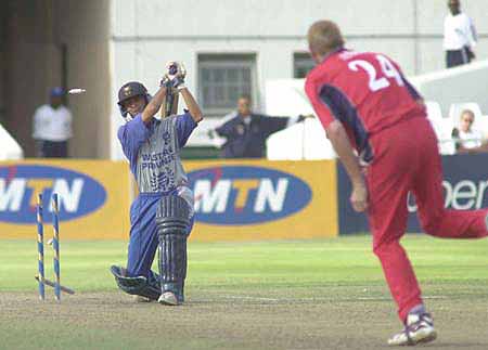 De Stadler is bowled by Martin for 7
