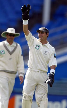Parore acknowledges the crowd after taking his 200th wicket-keeping dismissal. 3rd Test: New Zealand v England at Auckland, 30 Mar-3 Apr 2002