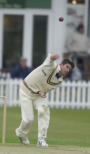 Ian Hunter bowling in the 2002 Benson and Hedges Cup