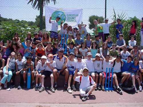 Roland Lefebvre with participants at a Tel Aviv coaching clinic