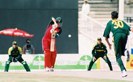 Umar Gul bowling to Gavin Rennie