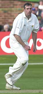 Tim Munton bowling portrait