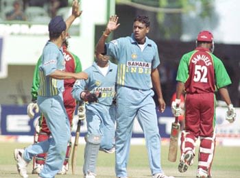 Sodhi and Mohanty cheer the dismissal of Marlon Samuels