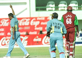 Mohanty is delighted as Hinds knocks him into Sodhi at cover