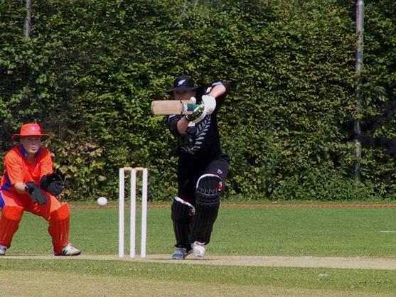Nicola Payne batting