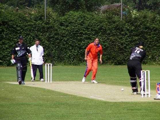 Nicola Payne batting