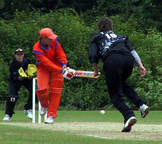 King bowling to Salomons