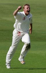 Saggers promoted to full umpires list