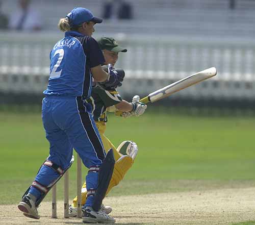 Aussie keeper Price at bat, England keeper Cassar at the stumps
