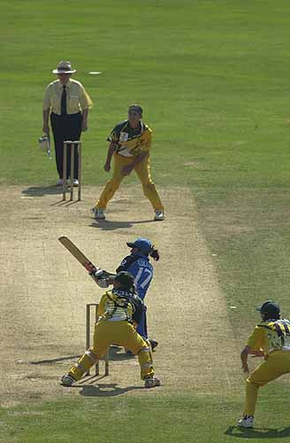 Sarah Collyer sweeps Fahey for four runs