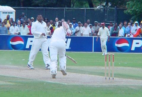 Wright sets off for a run after being tangled up by a good Thuraisingham delivery