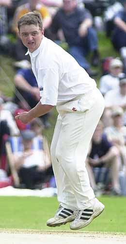 Graeme Bridge bowling portrait 2001