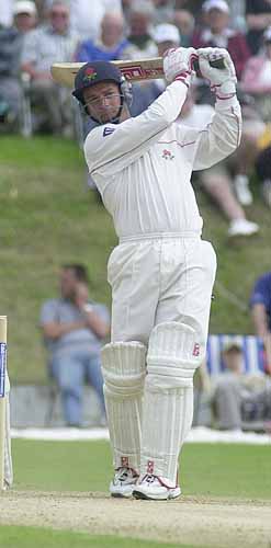 Graham Lloyd ; batting portrait 2001