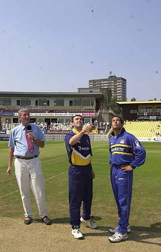 Mike Powell, centre ,tosses the coin at the start of the match.