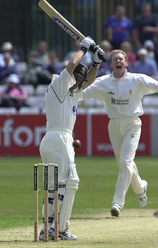 Dean gets Paul Johnson lbw for 6