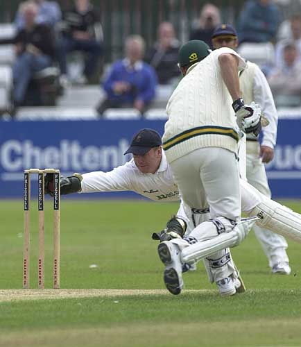 Derby keeper Karl Krikken makes to run out Kevin Pietersen but is just too late