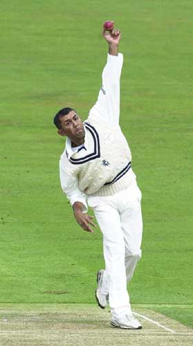 Min Patel bowling study (2), 2001