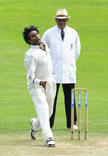 Alamgir Sheriyar bowling study (1) 2001