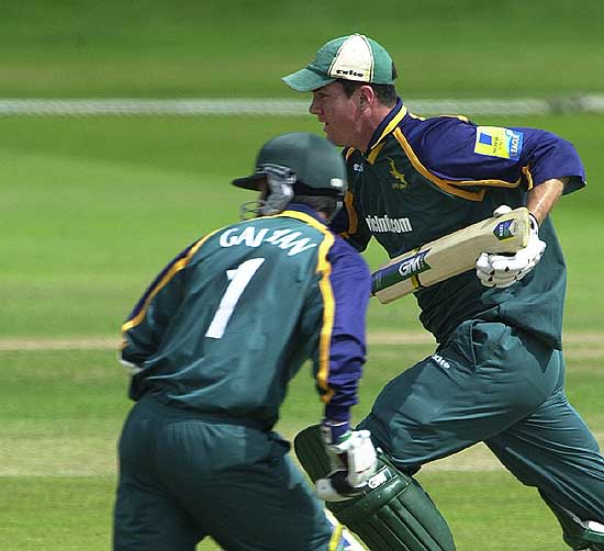 Gallian and Pietersen accelerate the Notts innings