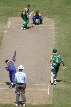 Hasantha Fernando bowling to Klusener
