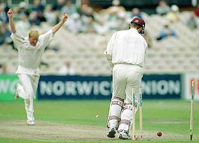 Glen Chapple bowls out Parsons