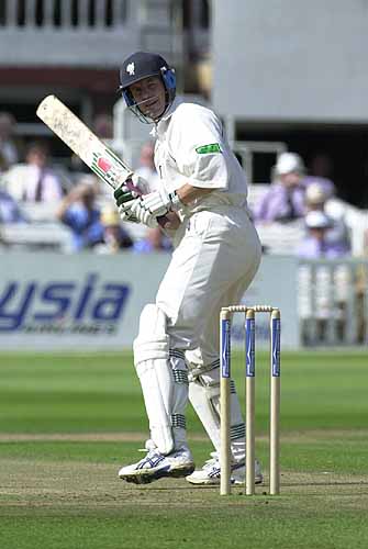 Peter Bowler batting in the 2001 C and G final