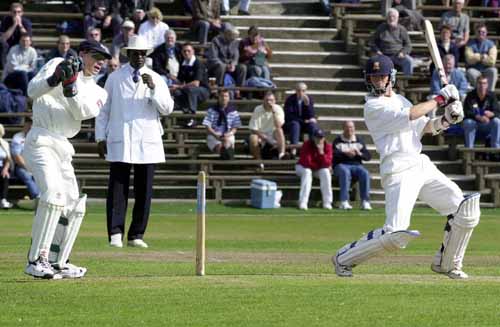 Essex keeper Foster aims a cut but Yorkie keeper Blakey has the ball in his gloves