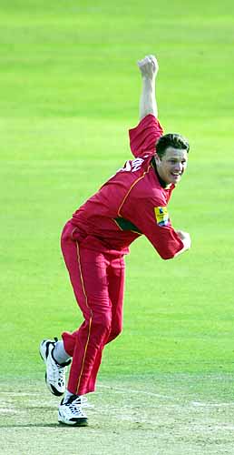Jon Dakin bowling in the  National League, 2001