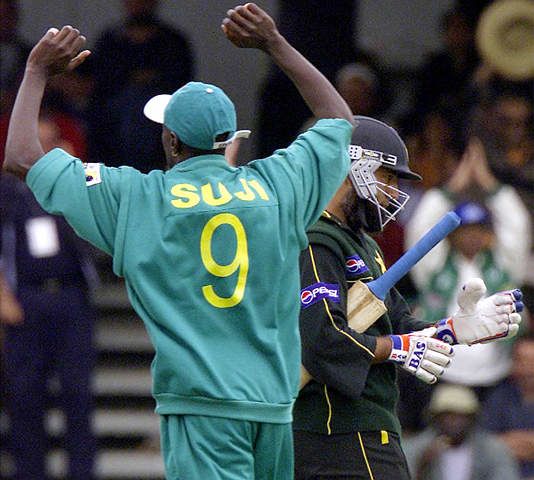 Saeed Anwar falls to Martin Suji, yet another failure for the veteran southpaw