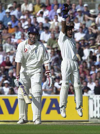 Up goes Ratra for a caught behind off Giles but it was not given