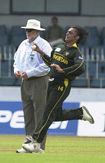 Akhtar comes steaming in, literally, past the umpire