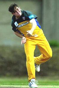 Higgs bowling, Australia v England, ICC KnockOut warm-up match, 2000/01