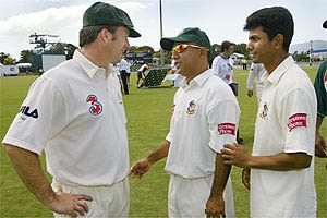 Australian captain Steve Waugh (L) chats