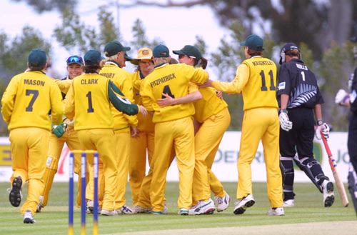 Cherie Bambury and team mates celebrate as another Kiwi wicket falls