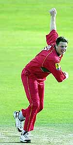 Jon Dakin bowling thumbnail 2001