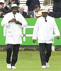 Umpires Bucknor and John Holder at Lord's for the 2001 Ashes Test